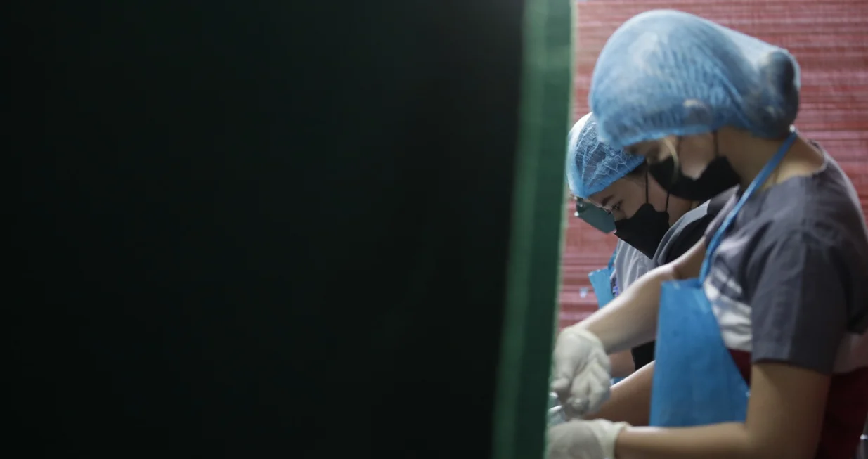 epa10126927 Filipino doctors conduct circumcision procedures on male youth in Taguig City, Metro Manila, Philippines, 18 August 2022​. The government health unit of Taguig city conducted free circumcision procedures on male youth as part of a hygiene considerations in preparation for the start of school opening and gradual return to face to face classes on 22 August. EPA/FRANCIS R. MALASIG/Francis R. Malasig