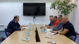 Premijer Federacije Bosne i Hercegovine Nermin Nikšić održao je danas u sjedištu Vlade Federacije BiH u Sarajevu sastanak sa predstavnicima Konzorcijuma "Logistika BiH"/