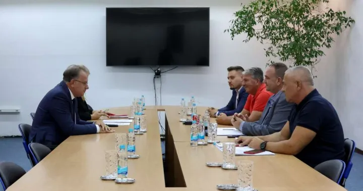 Premijer Federacije Bosne i Hercegovine Nermin Nikšić održao je danas u sjedištu Vlade Federacije BiH u Sarajevu sastanak sa predstavnicima Konzorcijuma "Logistika BiH"/