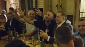 Milorad Dodik u kafani/Prtsc