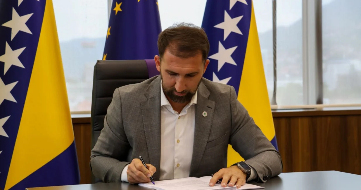 Adnan Delić/Kabinet Ministra Rada I Socijalne Politike