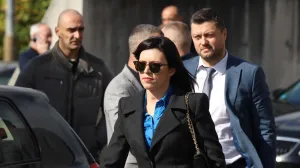 Podrška Miloradu Dodiku ispred Suda BiH/Senad Gubelić