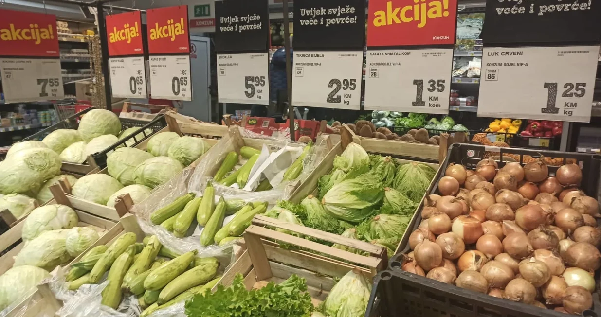 Voće i povrće u marketima/Berina Bahtanović