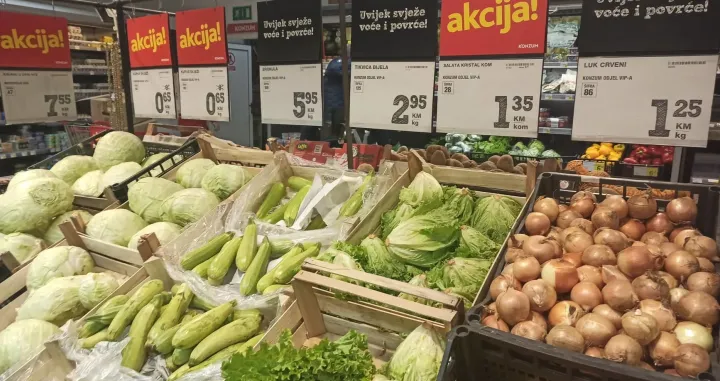 Voće i povrće u marketima/Berina Bahtanović