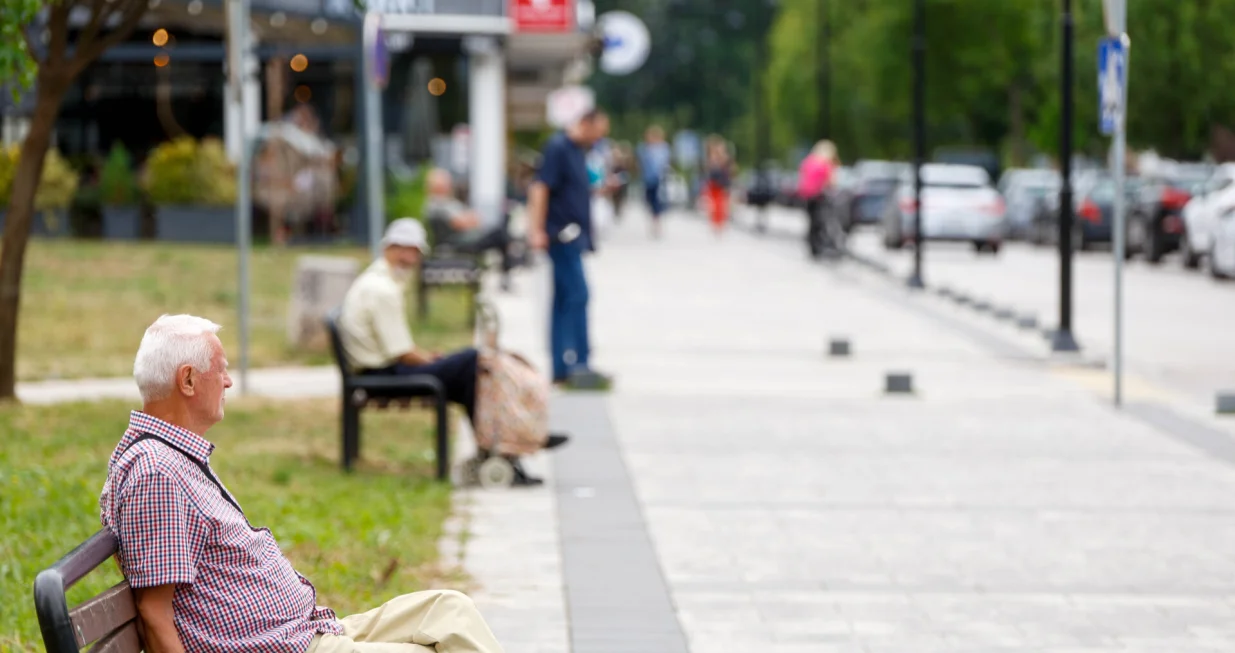 Šetači na Dobrinji/Damir Deljo