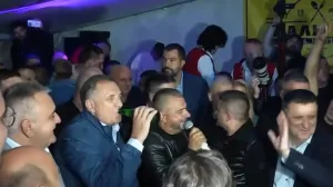 Oj doktore, prregledaj mi ženu.../Screenshot/