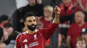 Soccer Football - Premier League - Liverpool v AFC Bournemouth - Anfield, Liverpool, Britain - August 15, 2025 Liverpool's Mohamed Salah celebrates scoring their fourth goal REUTERS/Peter Powell EDITORIAL USE ONLY. NO USE WITH UNAUTHORIZED AUDIO, VIDEO, DATA, FIXTURE LISTS, CLUB/LEAGUE LOGOS OR 'LIVE' SERVICES. ONLINE IN-MATCH USE LIMITED TO 120 IMAGES, NO VIDEO EMULATION. NO USE IN BETTING, GAMES OR SINGLE CLUB/LEAGUE/PLAYER PUBLICATIONS. PLEASE CONTACT YOUR ACCOUNT REPRESENTATIVE FOR FURTHER DETAILS../Foto: Peter Powell