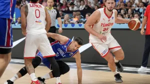 Aleksa Avramović u meču sa Turskom/Foto: 