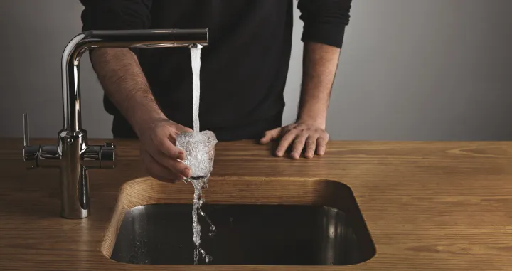 Testirajte vodu kod kuće za par sekundi/Free Pik