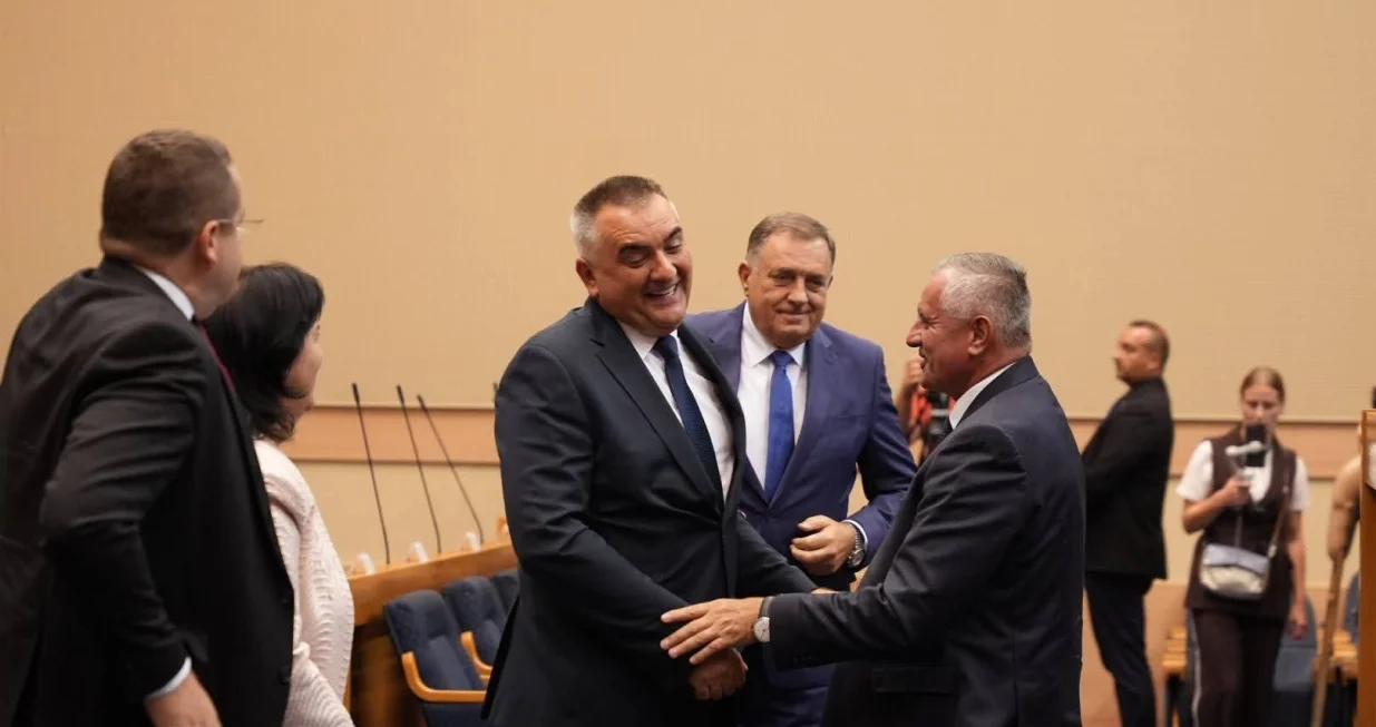 Vlada RS, nelegalna, Savo Minić premijer, polaganje zakletve u NSRS/