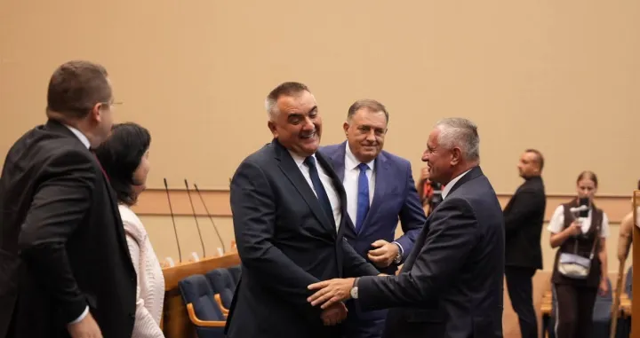 Vlada RS, nelegalna, Savo Minić premijer, polaganje zakletve u NSRS/