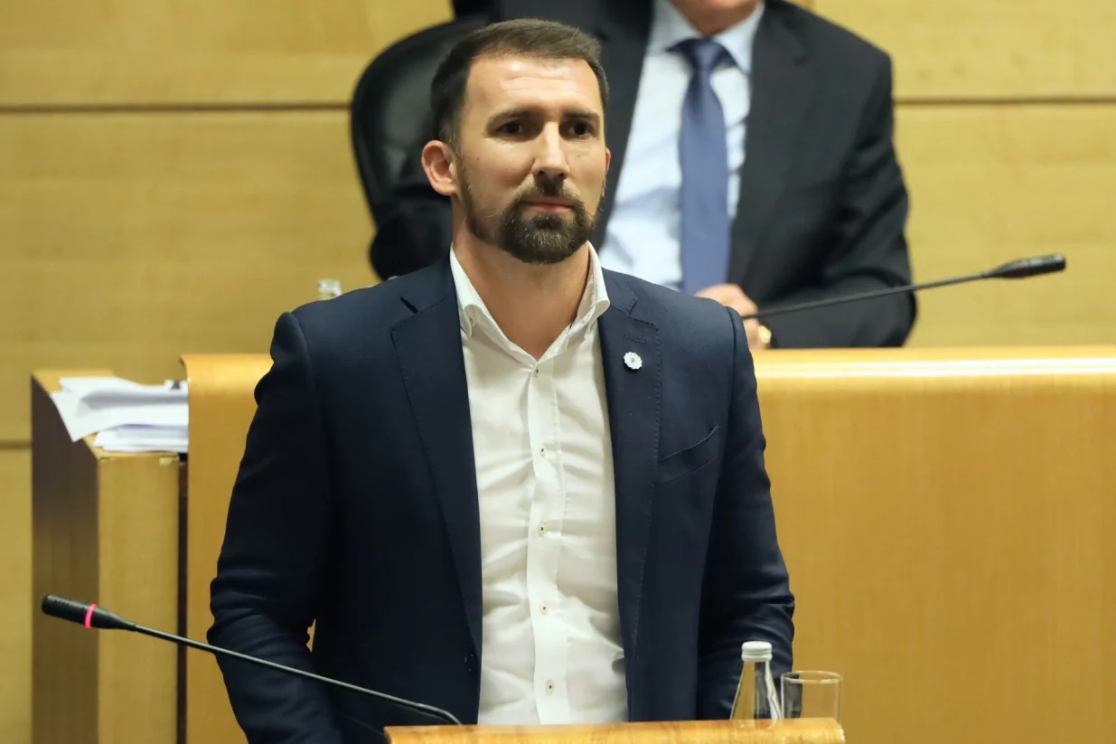 Sjednica Predstavničkog doma Parlamenta Federacije Bosne i Hercegovine vojska/Senad Gubelić