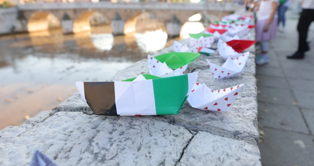 Podrška za gazu bentbaša. Brodovi./Senad Gubelić