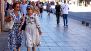 Penzioneri uživaju u dobrom vremenu/Damir Deljo