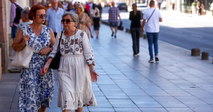 Penzioneri uživaju u dobrom vremenu/Damir Deljo