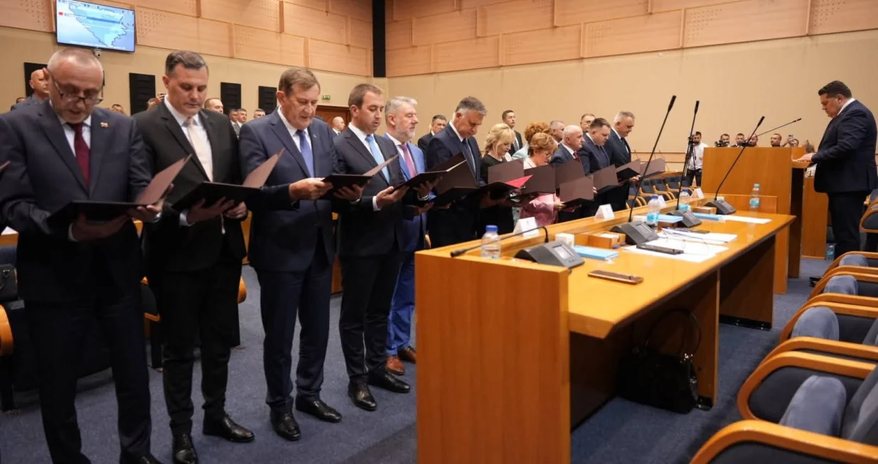 Vlada RS, nelegalna, Savo Minić premijer, polaganje zakletve u NSRS/