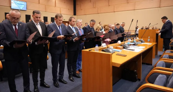 Vlada RS, nelegalna, Savo Minić premijer, polaganje zakletve u NSRS/