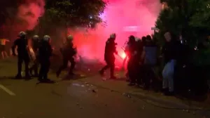 Policija je napala građane kod Filozofskog fakulteta/Screenshot/N1