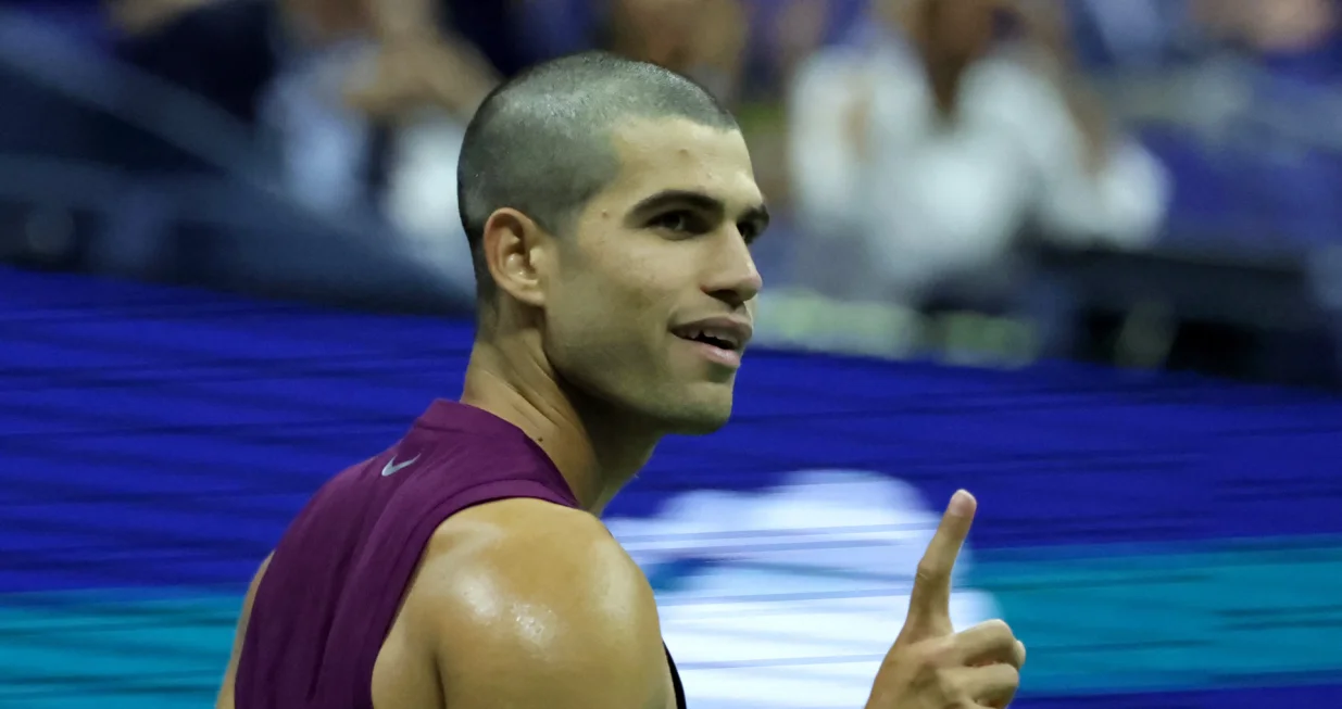 Tennis - U.S. Open - Flushing Meadows, New York, United States - August 25, 2025 Spain's Carlos Alcaraz reacts during his first round match against Reilly Opelka of the U.S. REUTERS/Jeenah Moon/Foto: Jeenah Moon