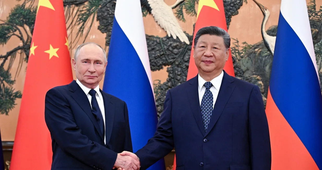 ANKARA (AA) - Kineski predsjednik Xi Jinping razgovarao je u utorak s ruskim predsjednikom Vladimirom Putinom u Pekingu, objavila je novinska agencija Xinhua.Razgovarali su o bilateralnim odnosima, kao i o regionalnim i globalnim pitanjima.OДЌekivalo se da Д‡e razgovarati o ratu u Ukrajini i proЕЎlomjeseДЌnom samitu izmeД'u Putina i ameriДЌkog predsjednika Donalda Trumpa u Anchorageu na Aljasci. (Kremlin Press Service - Anadolu Agency)/