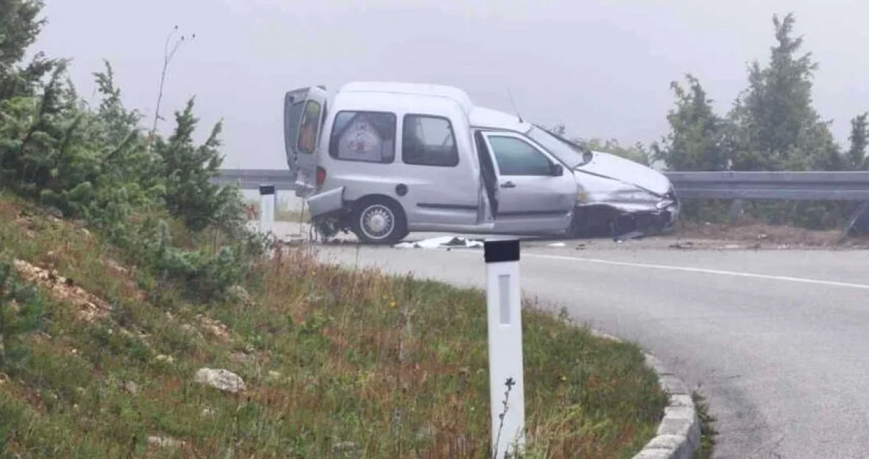 Vozač je izašao da postavi trougao/Srpskainfo/