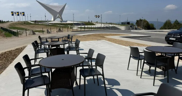 Krila slobode, Žuč, kafić, besplatna kafa ili čaj/Facebook