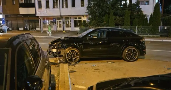 Polupano je nekoliko automobila na parkingu/Banjaluka.net/