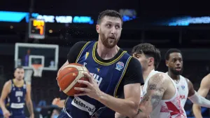 Basketball - FIBA EuroBasket 2025 - Round of 16 - Poland vs Bosnia and Herzegovina - Xiaomi Arena, Riga, Latvia - September 7, 2025 Bosnia and Herzegovina's Aleksandar Lazic in action REUTERS/Ints Kalnins/Foto: Ints Kalnins