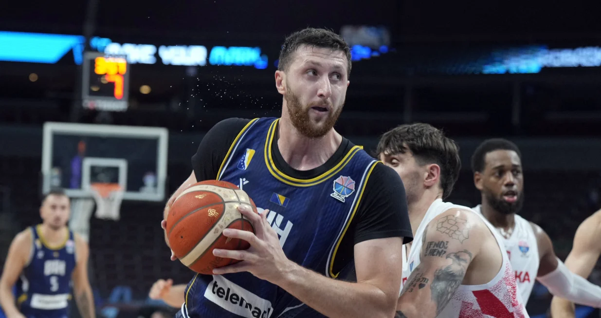 Basketball - FIBA EuroBasket 2025 - Round of 16 - Poland vs Bosnia and Herzegovina - Xiaomi Arena, Riga, Latvia - September 7, 2025 Bosnia and Herzegovina's Aleksandar Lazic in action REUTERS/Ints Kalnins/Foto: Ints Kalnins