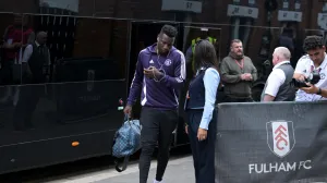 Soccer Football - Premier League - Fulham v Manchester United - Craven Cottage, London, Britain - August 24, 2025 Manchester United's Andre Onana arrives at the stadium before the match REUTERS/Dylan Martinez EDITORIAL USE ONLY. NO USE WITH UNAUTHORIZED AUDIO, VIDEO, DATA, FIXTURE LISTS, CLUB/LEAGUE LOGOS OR 'LIVE' SERVICES. ONLINE IN-MATCH USE LIMITED TO 120 IMAGES, NO VIDEO EMULATION. NO USE IN BETTING, GAMES OR SINGLE CLUB/LEAGUE/PLAYER PUBLICATIONS. PLEASE CONTACT YOUR ACCOUNT REPRESENTATIVE FOR FURTHER DETAILS../Foto: Dylan Martinez