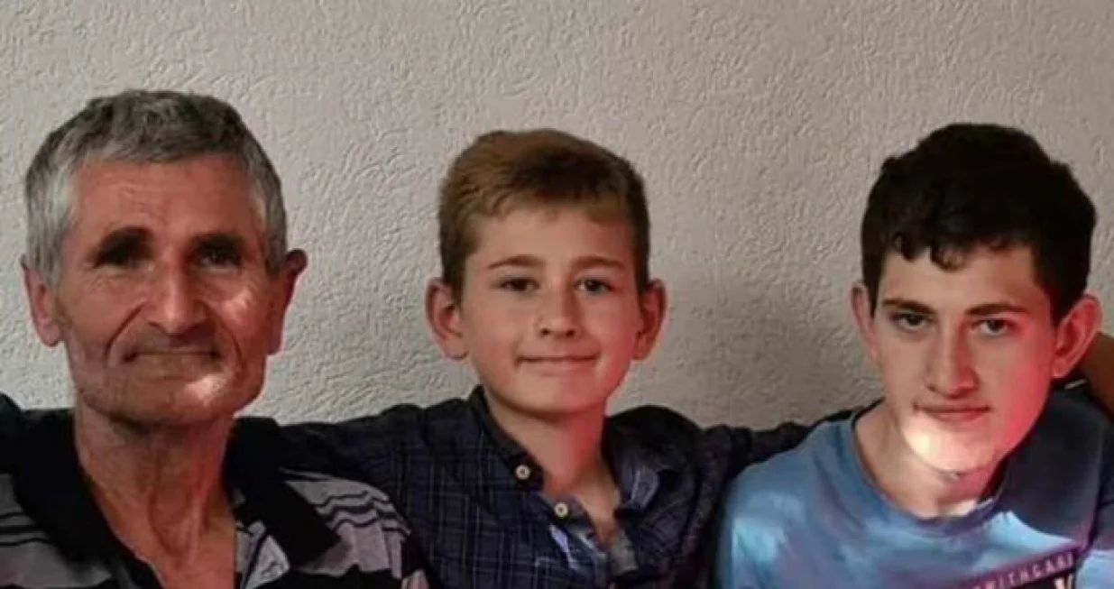 Saluh Ramljak sa sinovima/Pomozi.ba/Pomozi.ba