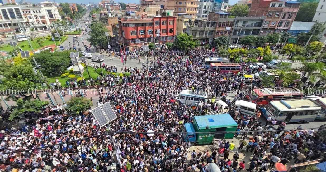 Hiljade ljudi na ulicama/X.com//