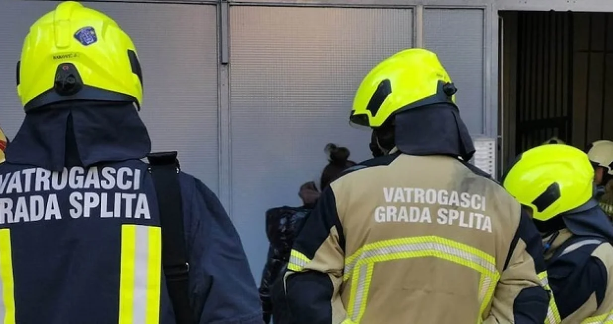 Intervenirali vatrogasci/DVD Split//