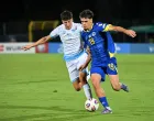 Soccer Football - World Cup - UEFA Qualifiers - Group H - San Marino v Bosnia and Herzegovina - San Marino Stadium, Serravalle, San Marino - September 6, 2025 Bosnia and Herzegovina's Kerim Alajbegovic in action with San Marino's Andrea Contadini REUTERS/Alberto Lingria/Foto: Alberto Lingria
