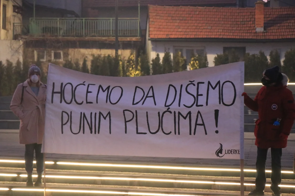 protesti tuzla zrak/Vahidin Mujagic