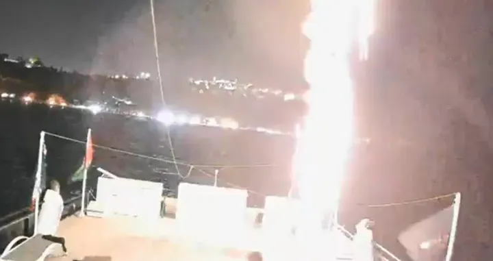 Trenutak kada projektil pogađa brod Alma/Screenshot/