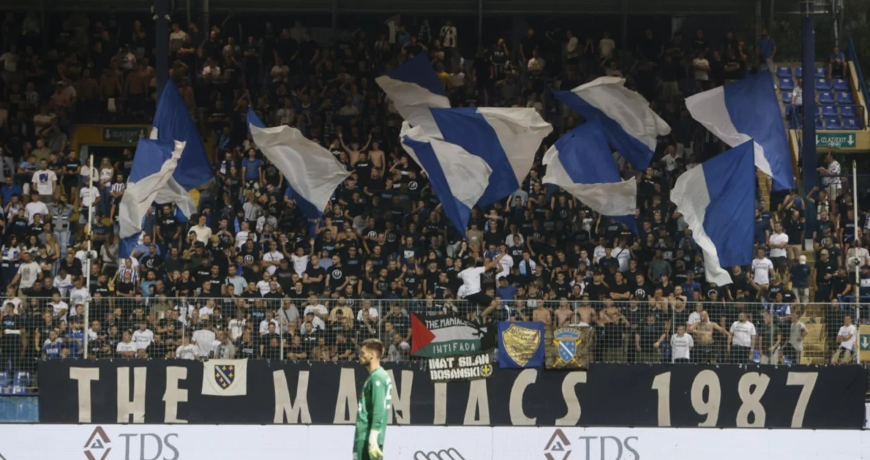 Manijaci na istočnoj tribini/Foto: 