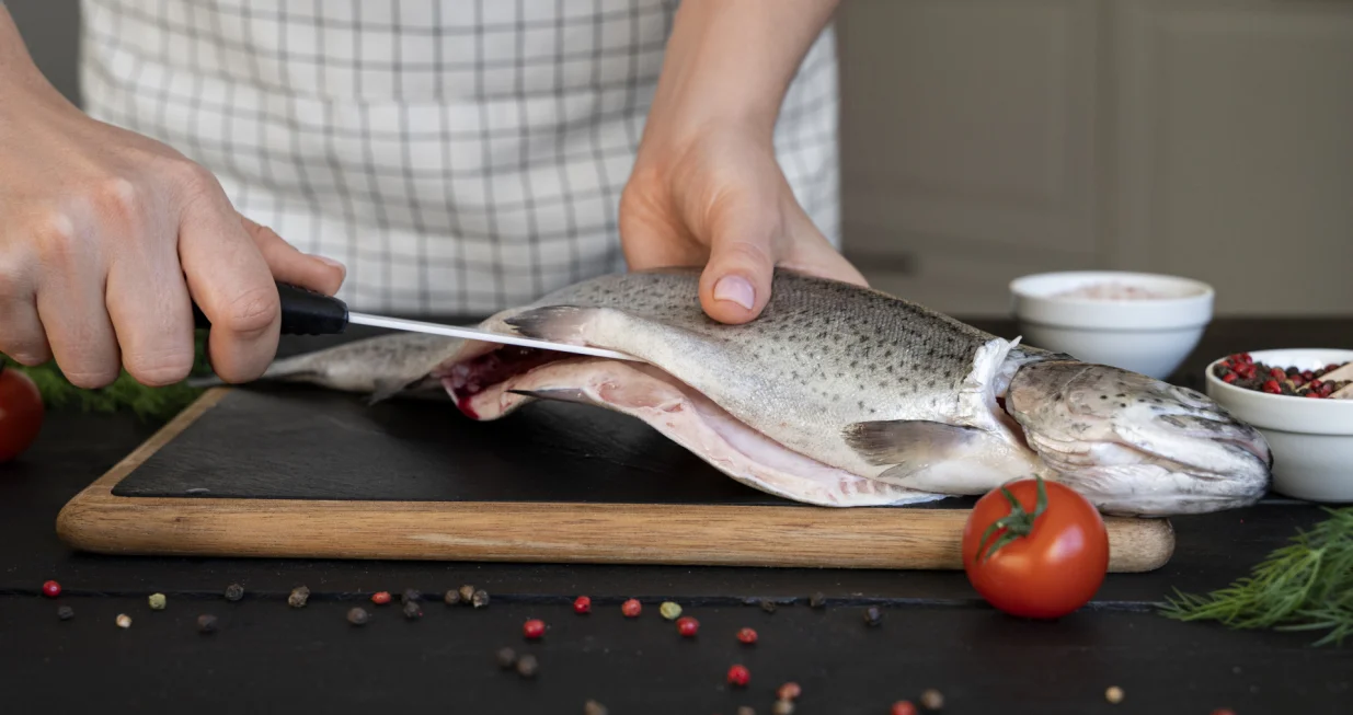 Ne kvarite ribu pogrešnim čišćenjem/Free Pik