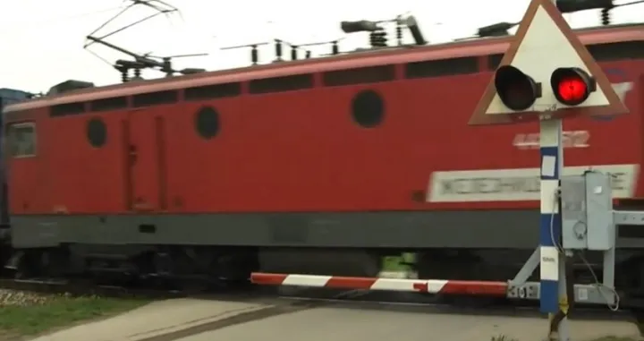 Pružni prelaz, voz, ilustracija/-