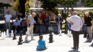 Penzioneri uživaju u dobrom vremenu/Damir Deljo