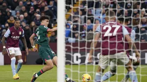 epa10378781 Liverpool's Stefan Bajcetic scores the 1-3 during the English Premier League soccer match between Aston Villa and Liverpool in Birmingham, Britain, 26 December 2022. EPA/Tim Keeton EDITORIAL USE ONLY. No use with unauthorized audio, video, data, fixture lists, club/league logos or 'live' services. Online in-match use limited to 120 images, no video emulation. No use in betting, games or single club/league/player publications/Foto: Tim Keeton