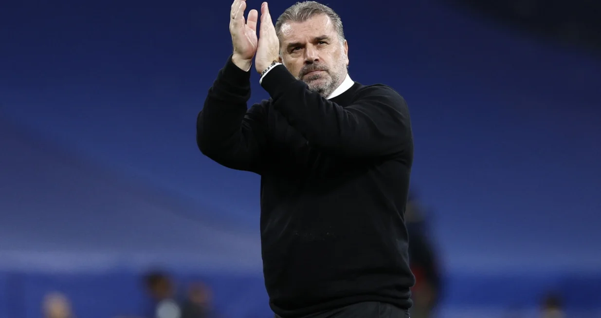 epa10282188 Celtic Glasgow's head coach Ange Postecoglou greets their supporters after the UEFA Champions League group F soccer match between Real Madrid and Celtic Glasgow held at Santiago Bernabeu stadium in Madrid, Spain, 02 November 2022. EPA/RODRIGO JIMENEZ/Foto: Rodrigo Jimenez