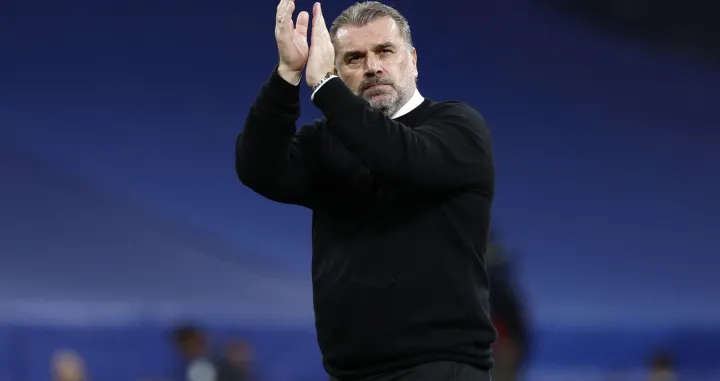 epa10282188 Celtic Glasgow's head coach Ange Postecoglou greets their supporters after the UEFA Champions League group F soccer match between Real Madrid and Celtic Glasgow held at Santiago Bernabeu stadium in Madrid, Spain, 02 November 2022. EPA/RODRIGO JIMENEZ/Foto: Rodrigo Jimenez