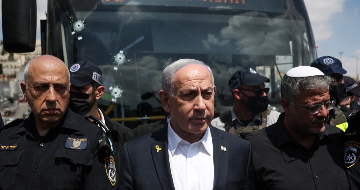 Israel's Prime Minister Benjamin Netanyahu and National Security Minister Itamar Ben-Gvir visit the scene where a suspected shooting attack took place at the outskirts of Jerusalem September 8, 2025 REUTERS/Ronen Zvulun/Pool/Ronen Zvulun