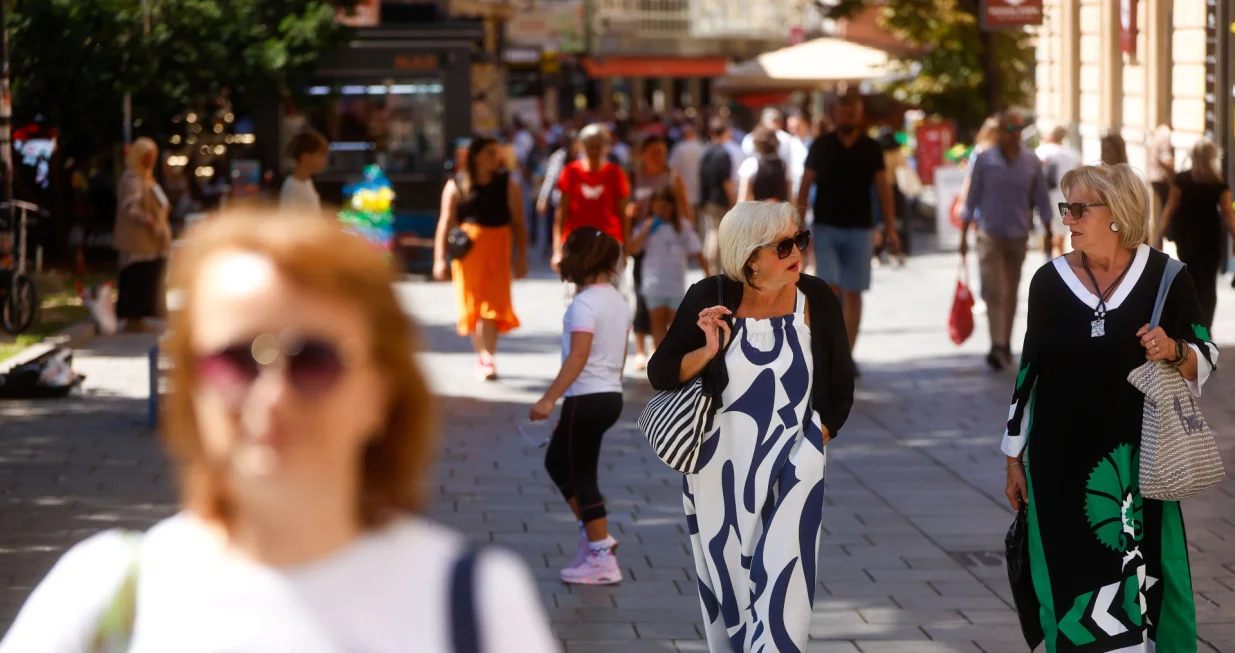 Penzioneri uživaju u dobrom vremenu/Damir Deljo
