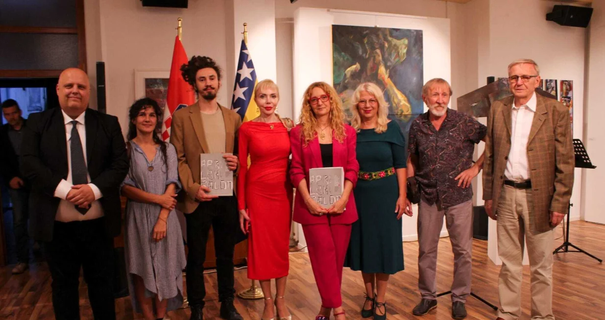 U Ambasadi Bosne i Hercegovine u Zagrebu, u prisustvu velikog broja posjetilaca i gostiju, u četvrtak je svečano otvorena izložba "54. Aprilski salon 2025"//