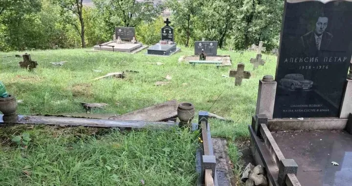 Groblje Zenica, porušeni spomenici/