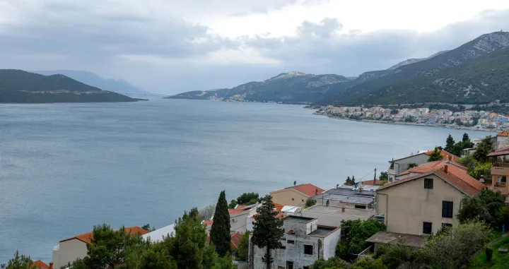 Neum prizori van sezone/Damir Deljo