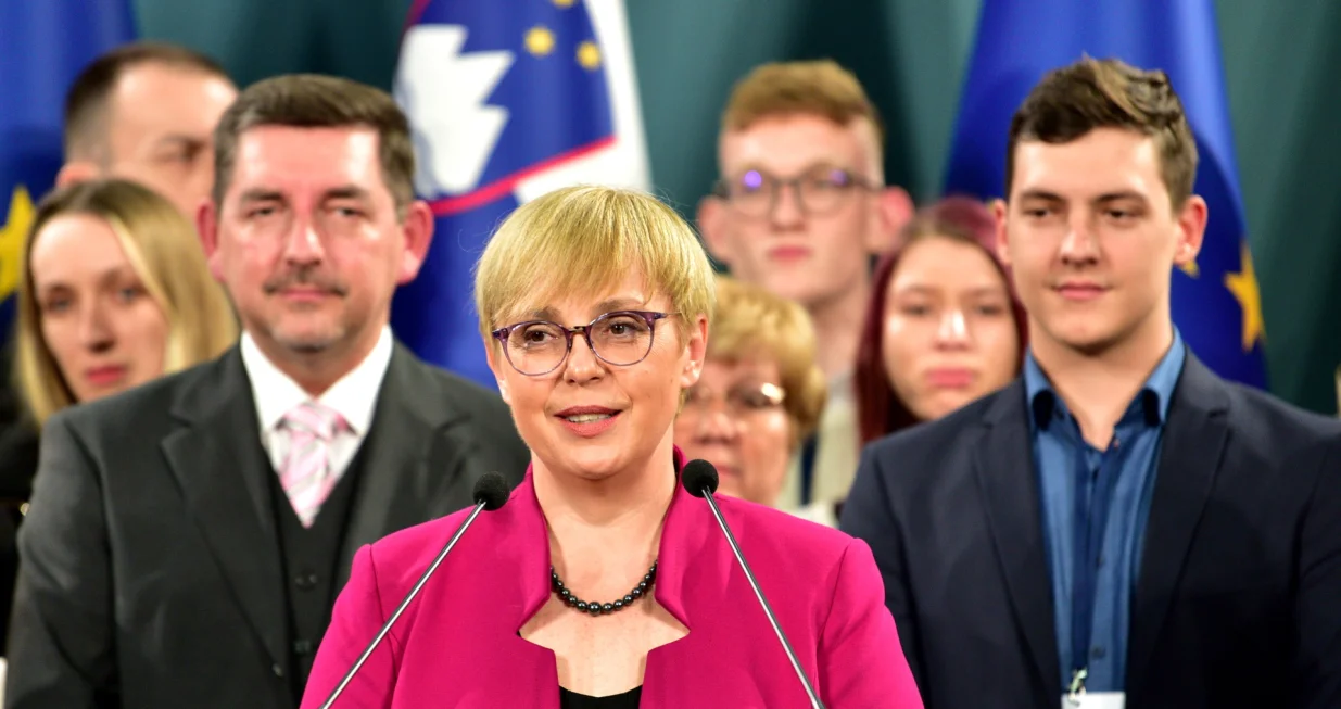 epa10304502 Natasa Pirc Musar, first female president-elect of Slovenia delivers a speech after winning the elections, in Ljubljana, Slovenia, 13 November 2022. Natasa Price Musar celebrate her victory after winning the second round of the Slovenian Presidential Elections 2022. EPA/IGOR KUPLJENIK/Igor Kupljenik