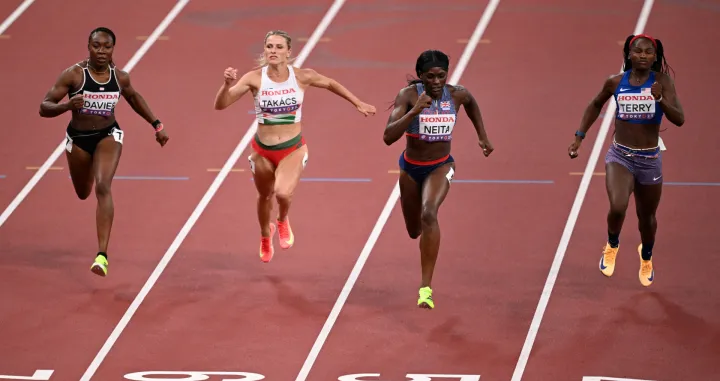 World Athletics Championships Tokyo 2025 - Women's 100m Round 1 - Japan National Stadium, Tokyo, Japan - September 13, 2025 Britain's Daryll Neita crosses the line after winning her race during the heats REUTERS/Dylan Martinez/Foto: Dylan Martinez